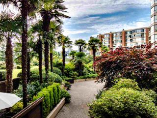 Photo 1: 202 1450 PENNYFARTHING Drive in Vancouver: False Creek Condo for sale in "HARBOUR COVE" (Vancouver West)  : MLS®# R2472373