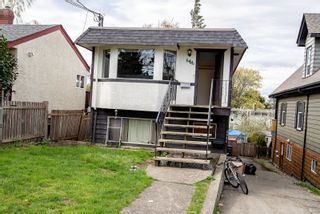 Photo 2: 644 Grenville Ave in Esquimalt: Es Rockheights Full Duplex for sale : MLS®# 959732