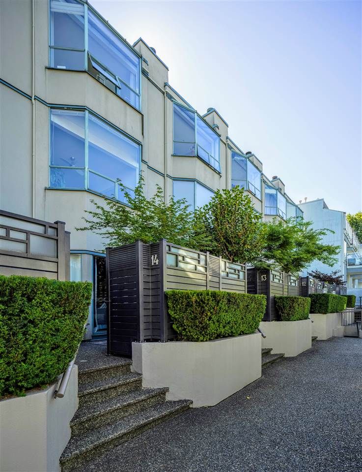 Main Photo: 14 939 W 7TH Avenue in Vancouver: Fairview VW Condo for sale in "MERIDAN COURT" (Vancouver West)  : MLS®# R2491702