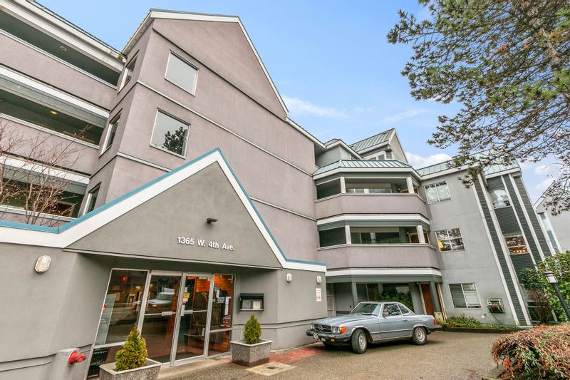 FEATURED LISTING: 205 - 1365 4TH Avenue West Vancouver