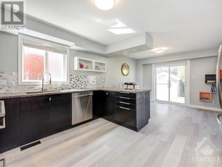 Photo 8: 69 CASTLETHORPE CRESCENT in Ottawa: House for sale : MLS®# 1386892