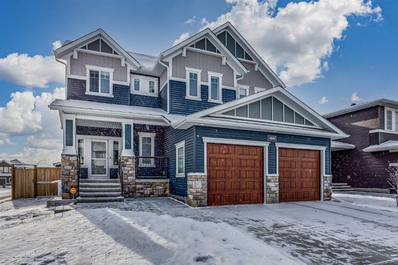 FEATURED LISTING: 1547 Ravensmoor Way Southeast Airdrie