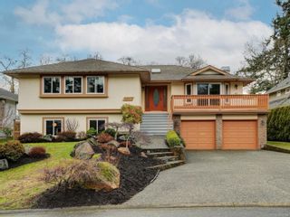 Photo 1: 1017 Southover Lane in Saanich: SE Broadmead House for sale (Saanich East)  : MLS®# 921969