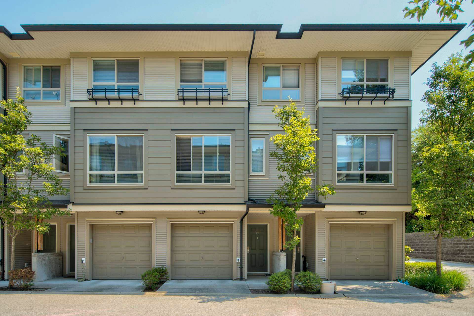 Main Photo: 19 301 KLAHANIE Drive in Port Moody: Port Moody Centre Townhouse for sale in "THE CURRENTS" : MLS®# R2601423