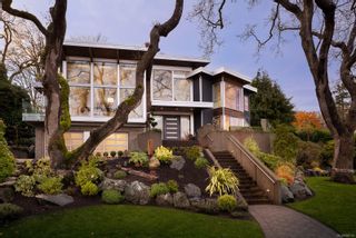 Photo 1: 3570 Beach Dr in Oak Bay: OB Uplands House for sale : MLS®# 898119