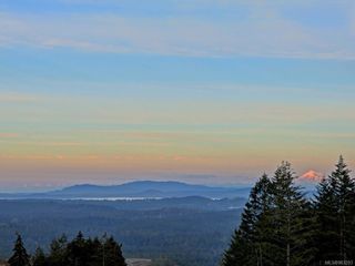 Photo 2: 2207 Spirit Ridge Dr in Langford: La Bear Mountain Single Family Residence for sale : MLS®# 963203