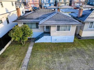 Photo 3: 1563 E 58TH Avenue in Vancouver: Fraserview VE House for sale (Vancouver East)  : MLS®# R2761264