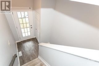 Photo 3: 113 CAMDEN PRIVATE in Ottawa: House for sale : MLS®# 1385847