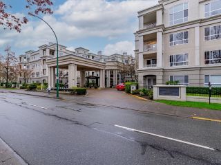 Photo 2: 301 3098 GUILDFORD Way in Coquitlam: North Coquitlam Condo for sale in "MARLBOROUGH HOUSE" : MLS®# R2635804