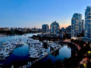 Photo 2: 1608 1033 MARINASIDE Crescent in Vancouver: Yaletown Condo for sale in "QUAYWEST" (Vancouver West)  : MLS®# R2895634