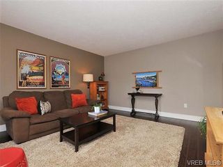 Photo 5: 204 1012 Collinson Street in VICTORIA: Vi Fairfield West Residential for sale (Victoria)  : MLS®# 338374