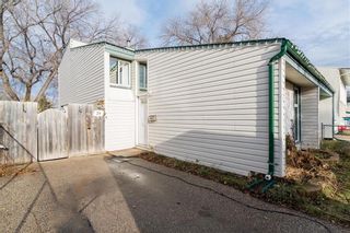 Photo 2: 24 Berkshire Bay in Winnipeg: Windsor Park Residential for sale (2G)  : MLS®# 202330742