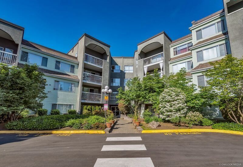 Main Photo: 307 5700 200 STREET in Langley: Langley City Condo for sale : MLS®# R2267963