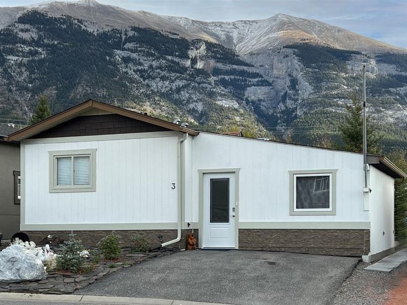 FEATURED LISTING: 3 Grotto Way Canmore