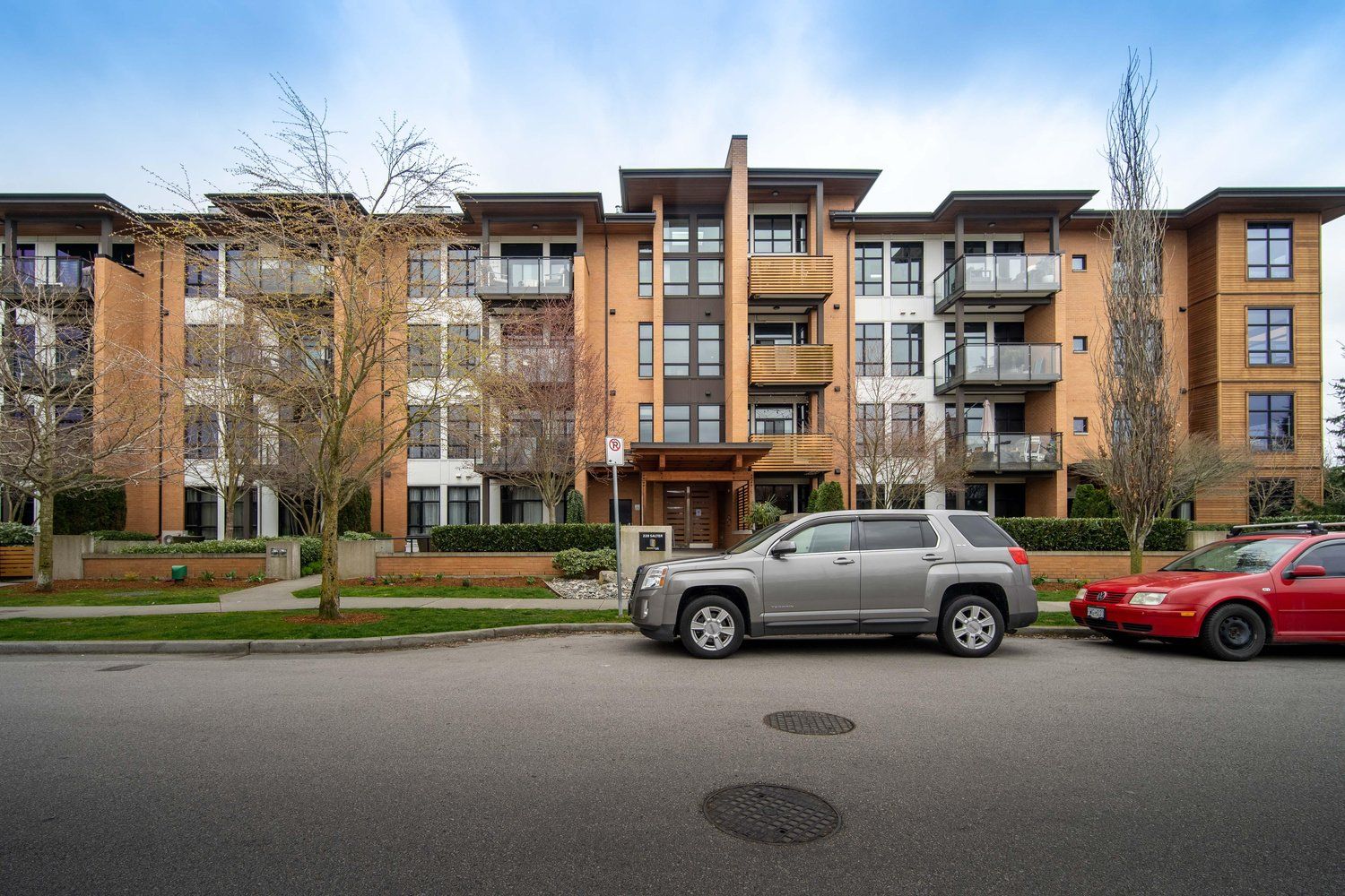 Main Photo: 201 220 SALTER Street in New Westminster: Queensborough Condo for sale : MLS®# R2557447
