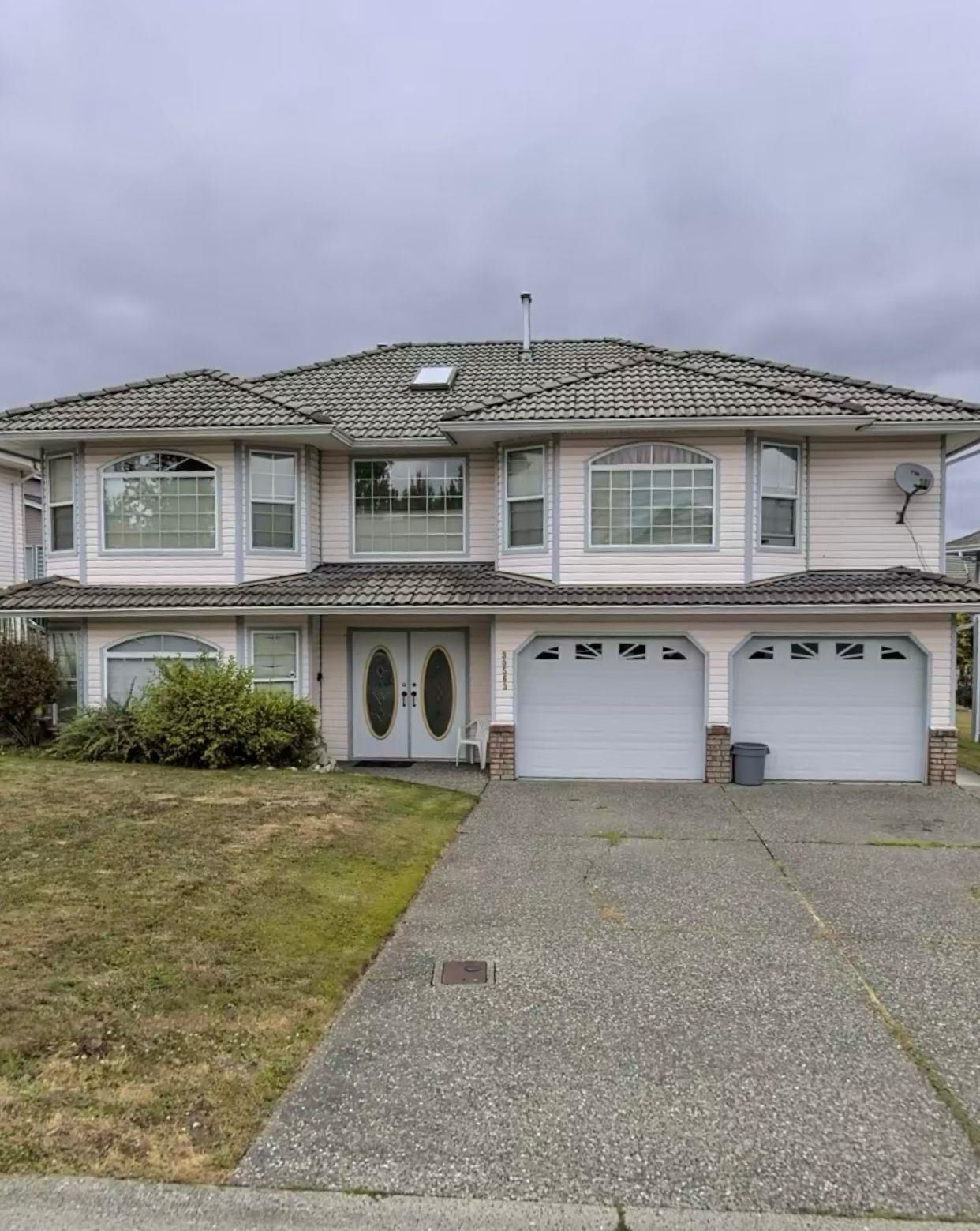 Main Photo: 30563 SPARROW Drive in Abbotsford: Abbotsford West House for sale : MLS®# R2714963