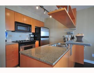 Photo 4: 2206 1438 RICHARDS Street in Vancouver: False Creek North Condo for sale in "AZURA 1" (Vancouver West)  : MLS®# V756431