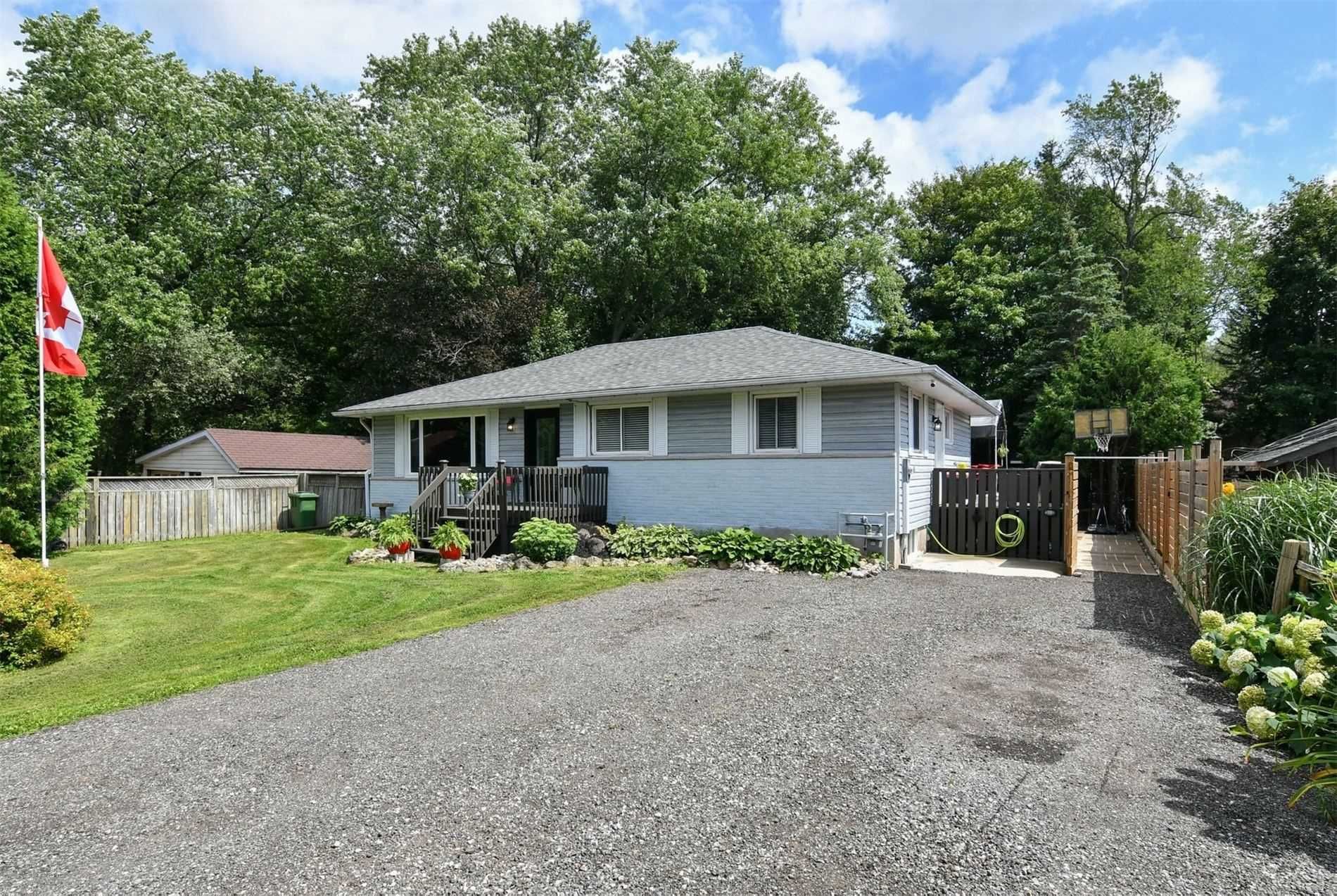 Main Photo: 61 William Street E in Caledon: Rural Caledon House (Bungalow) for sale : MLS®# W5342914