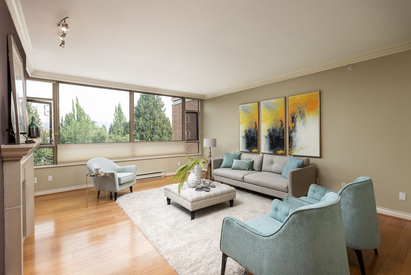 Main Photo: 401-2580 TOLMIE ST in VANCOUVER: Point Grey Condo for sale (Vancouver West)  : MLS®# R2397003