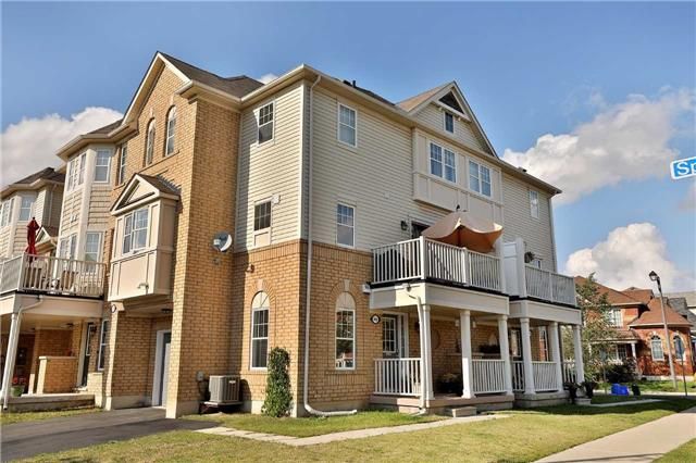 Main Photo: 949 Sprague Place in Milton: Coates House (3-Storey) for sale : MLS®# W3917461
