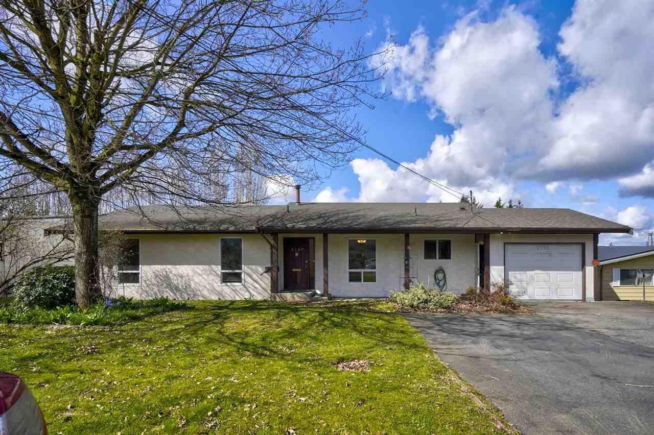 Main Photo: 2153 DOLPHIN Crescent in Abbotsford: Abbotsford West House for sale : MLS®# R2561403