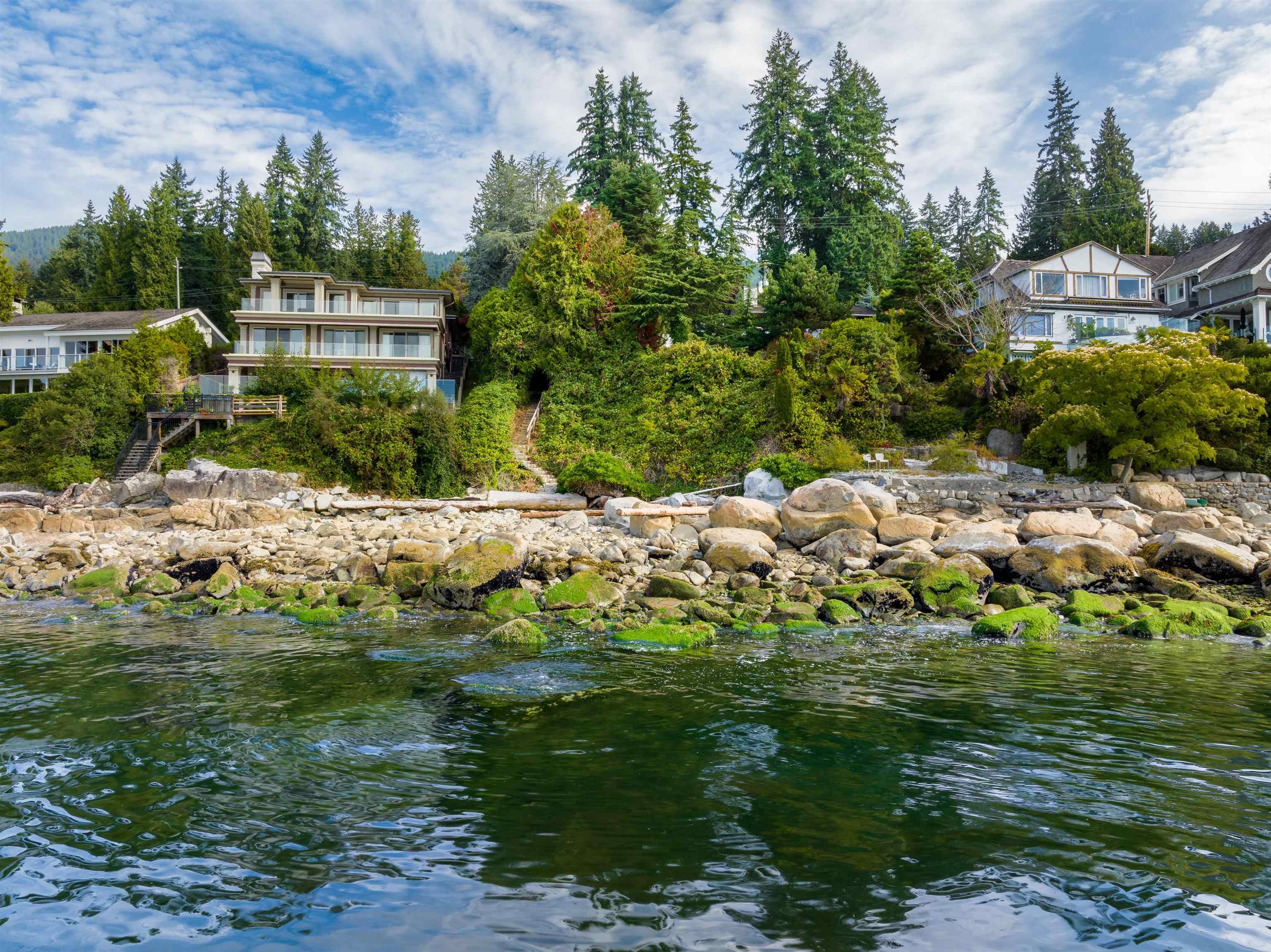 Main Photo: 3000 PARK Lane in West Vancouver: Altamont House for sale : MLS®# R2804365