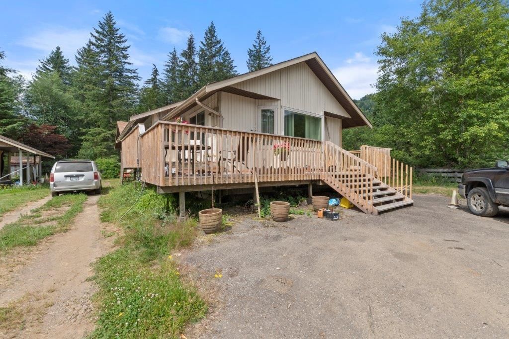 Main Photo: 586 IVERSON Road: Columbia Valley House for sale (Cultus Lake & Area)  : MLS®# R2840397