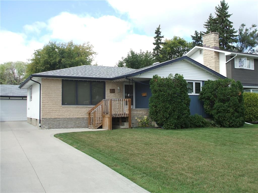 Main Photo: 30 Sage Crescent in Winnipeg: Crestview Residential for sale (5H)  : MLS®# 202021343
