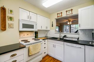 Photo 8: 4278 BIRCHWOOD Crescent in Burnaby: Greentree Village Townhouse for sale (Burnaby South)  : MLS®# R2355647
