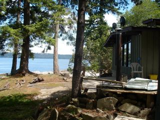 Photo 2: 205 Pilkey Point in Thetis Island: Beach Home for sale : MLS®# 274612