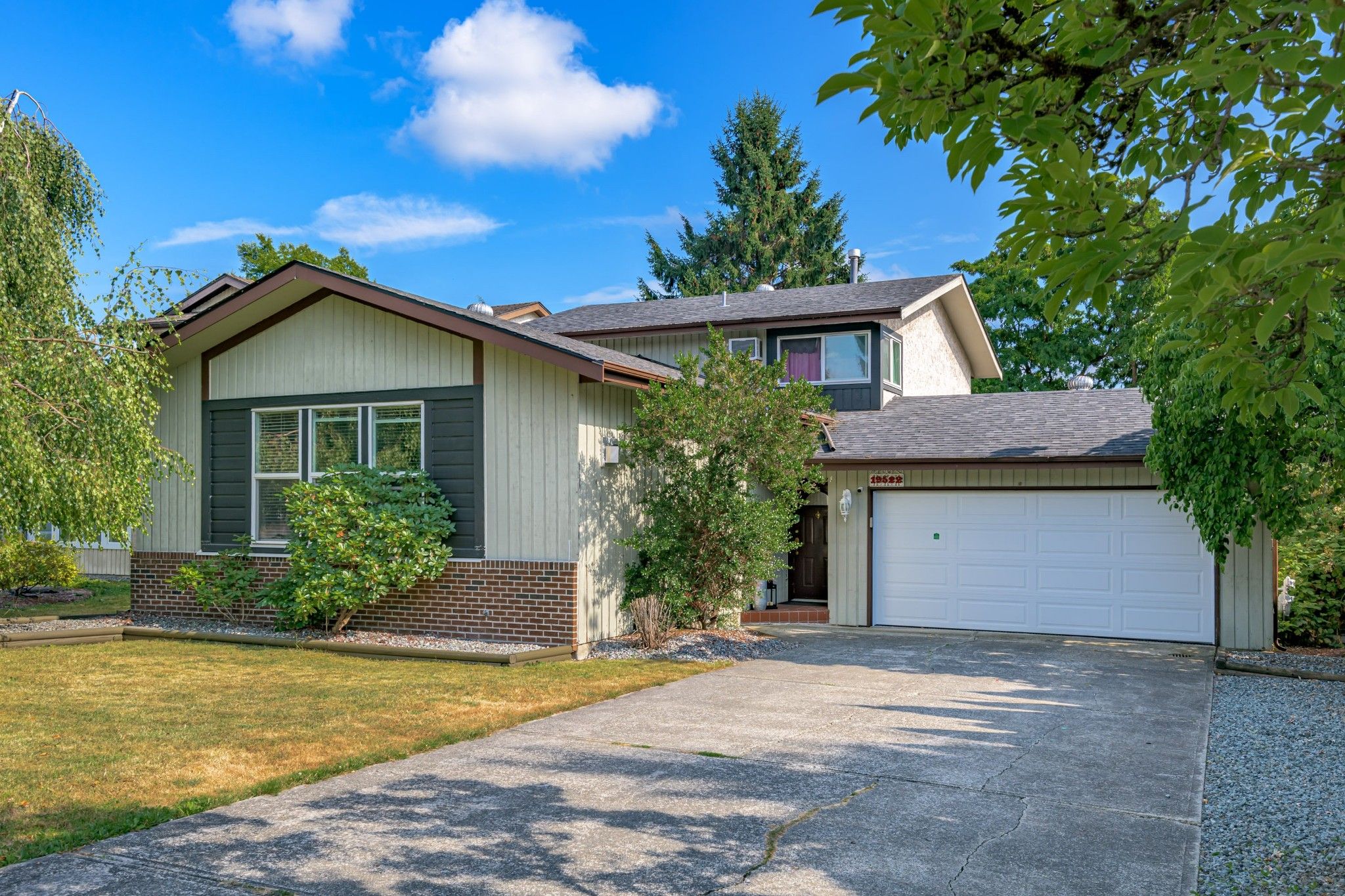 Main Photo: 19522 63 Avenue in Surrey: Clayton House for sale (Cloverdale)  : MLS®# R2600110