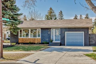 Main Photo: 655 Queen Charlotte Drive SE in Calgary: Queensland Detached for sale : MLS®# A2048810