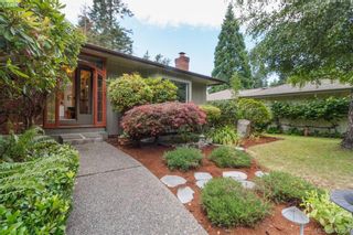 Photo 1: 4490 Copsewood Pl in VICTORIA: SE Broadmead House for sale (Saanich East)  : MLS®# 827841
