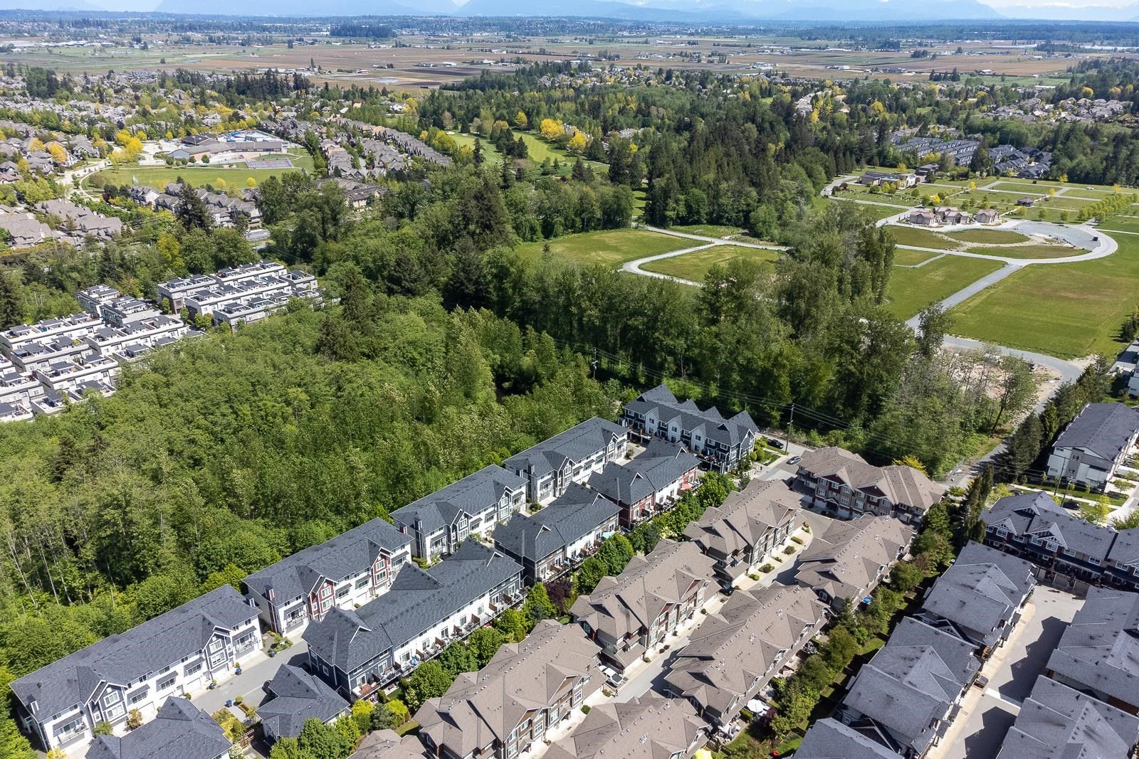 Main Photo: 33 3009 156 STREET in Surrey: Grandview Surrey Townhouse for sale (South Surrey White Rock)  : MLS®# R2691318