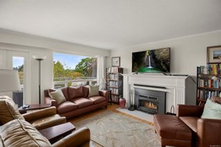 Photo 2: 310 Windermere Pl in Victoria: Vi Fairfield West House for sale : MLS®# 876076