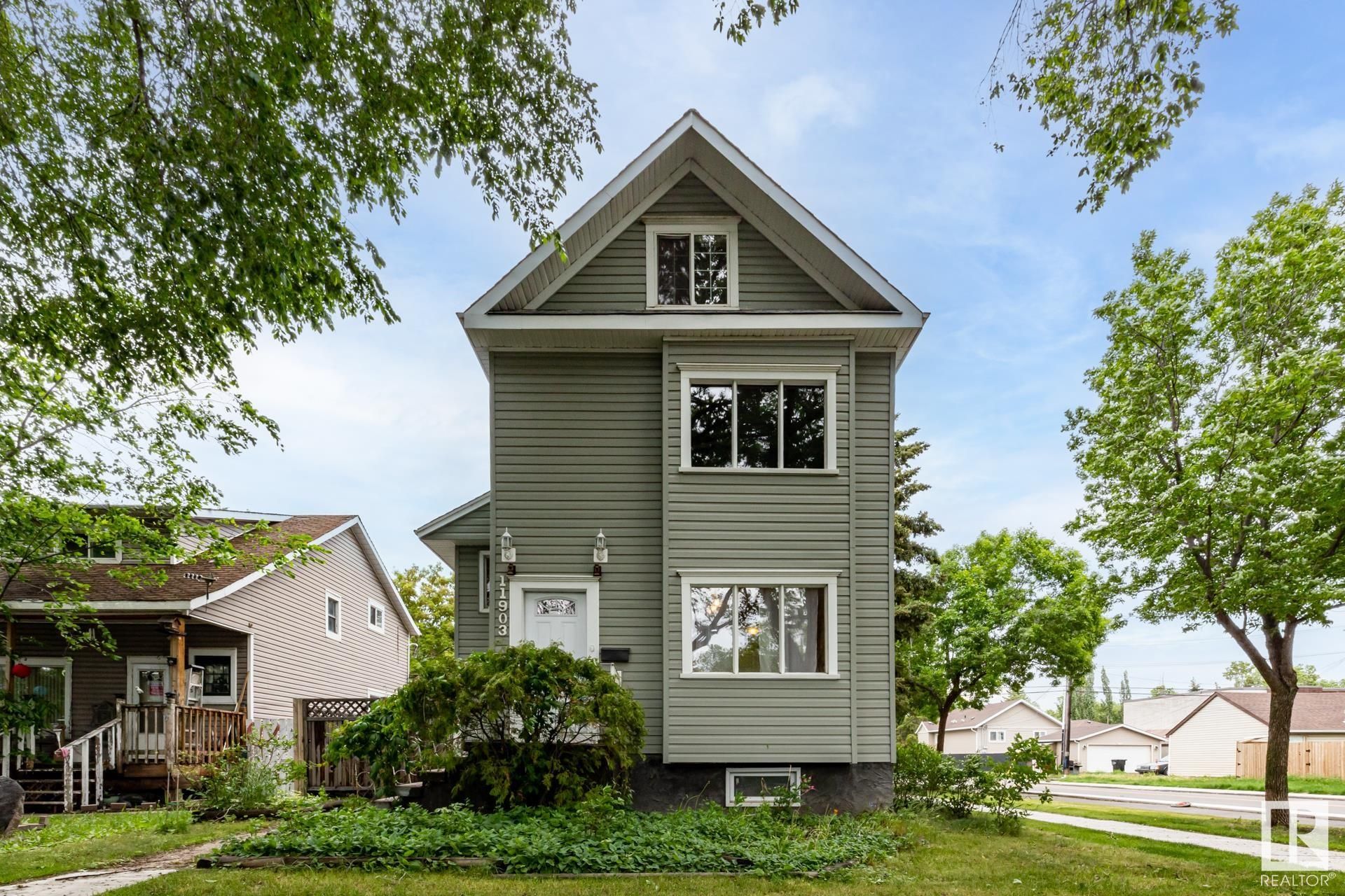 Main Photo: 11903 91 Street in Edmonton: Zone 05 House for sale : MLS®# E4300694