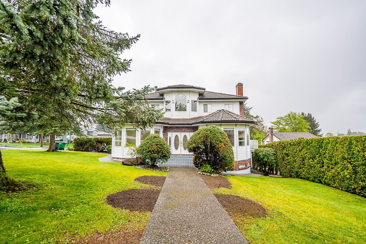 Main Photo: 8290 BURNFIELD Crescent in Burnaby: Burnaby Lake House for sale (Burnaby South)  : MLS®# R2774354