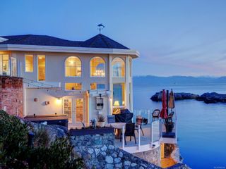 Photo 5: 10 300 Plaskett Pl in Esquimalt: Es Saxe Point House for sale : MLS®# 960535