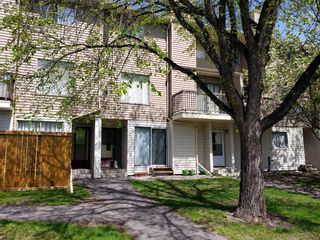 Photo 2: 96 2519 38 Street NE in Calgary: Rundle Row/Townhouse for sale : MLS®# A2058835