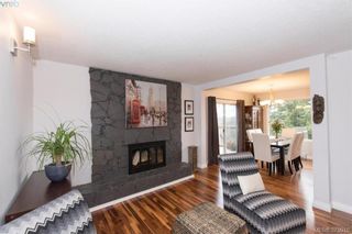Photo 2: 812 Elrick Pl in VICTORIA: Es Rockheights House for sale (Esquimalt)  : MLS®# 752654
