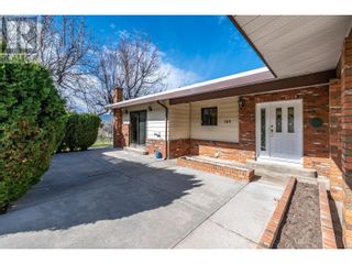Photo 4: 105 Spruce Road in Penticton: House for sale : MLS®# 10310560