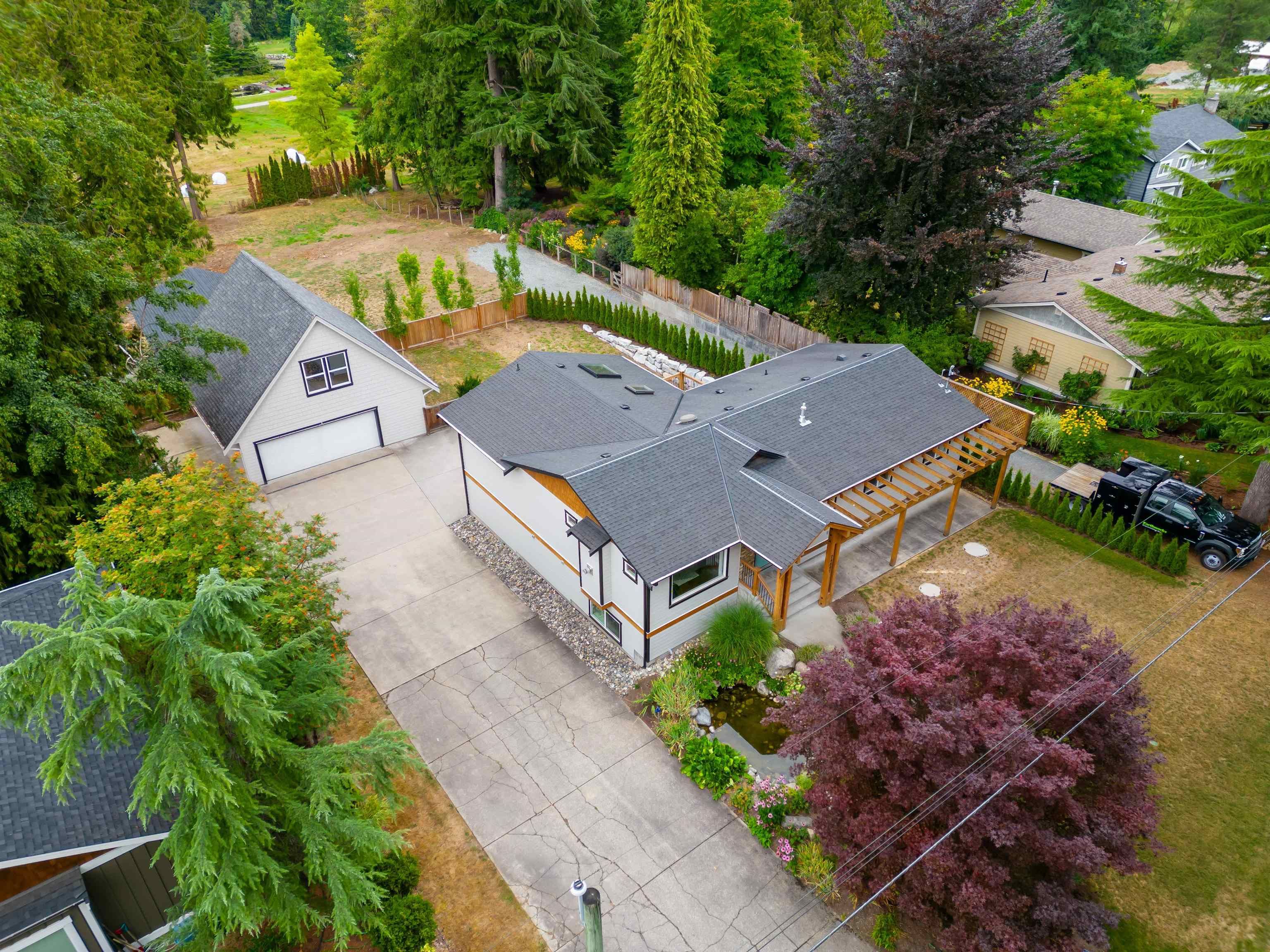 Main Photo: 24897 40 Avenue in Langley: Salmon River House for sale : MLS®# R2817369
