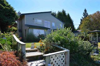 Photo 1: 5160 RADCLIFFE Road in Sechelt: Sechelt District House for sale in "SELMA PARK" (Sunshine Coast)  : MLS®# R2100427