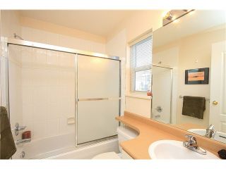Photo 5: 23 7088 LYNNWOOD Drive in Richmond: Granville Townhouse for sale in "LAUREL WOODS" : MLS®# V997701