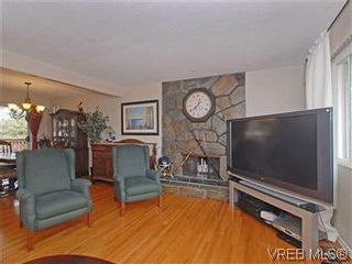 Photo 3: 842 Coles Street in VICTORIA: Es Gorge Vale Residential for sale (Esquimalt)  : MLS®# 306892