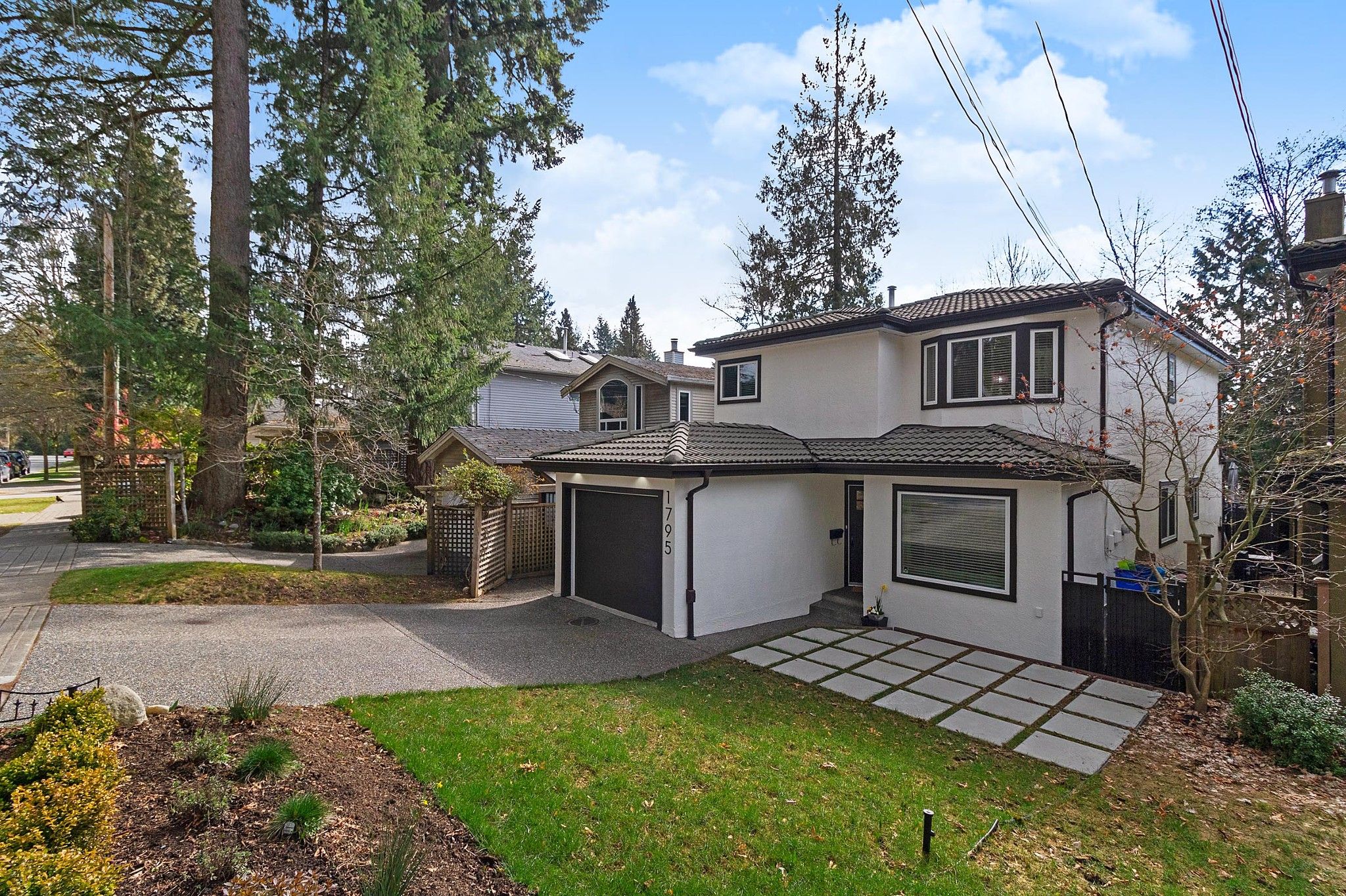 Main Photo: 1795 PETERS Road in North Vancouver: Lynn Valley House for sale : MLS®# R2445223