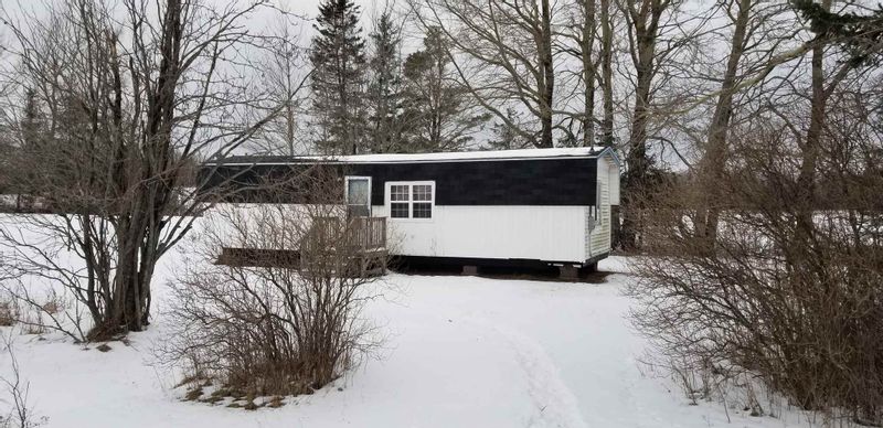 FEATURED LISTING: 3933 6 Highway Amherst Head