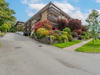Photo 2: 405 120 E 4TH Street in North Vancouver: Lower Lonsdale Condo for sale in "Excelesior House" : MLS®# R2700009