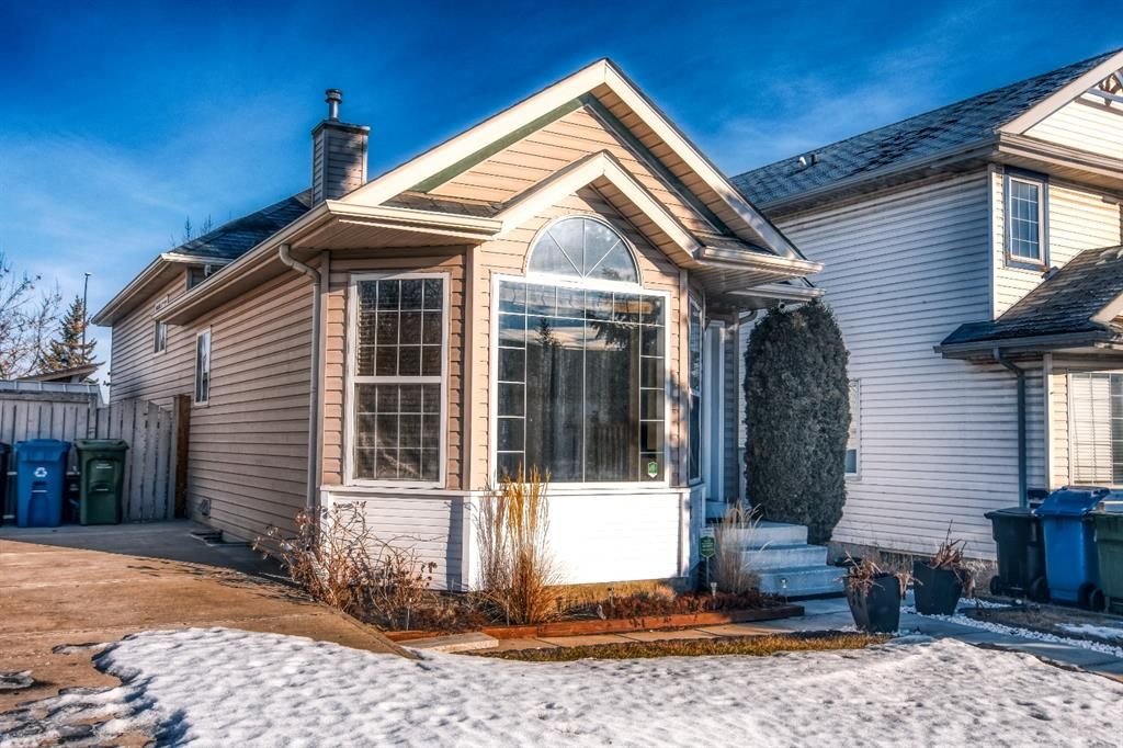 Photo 2: Photos: 80 Somervale Close SW in Calgary: Somerset Detached for sale : MLS®# A1174883