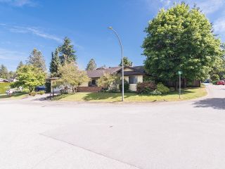 Photo 5: 20050 50A Avenue in Langley: Langley City House for sale : MLS®# R2859571